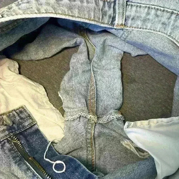 Pretty Little Thing Denim Ripped Jean Short Frayed Bottom. Women’s Size 10 - Picture 9 of 13